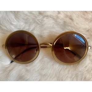Gorgeous Wildfox Round Lense Sunglasses.